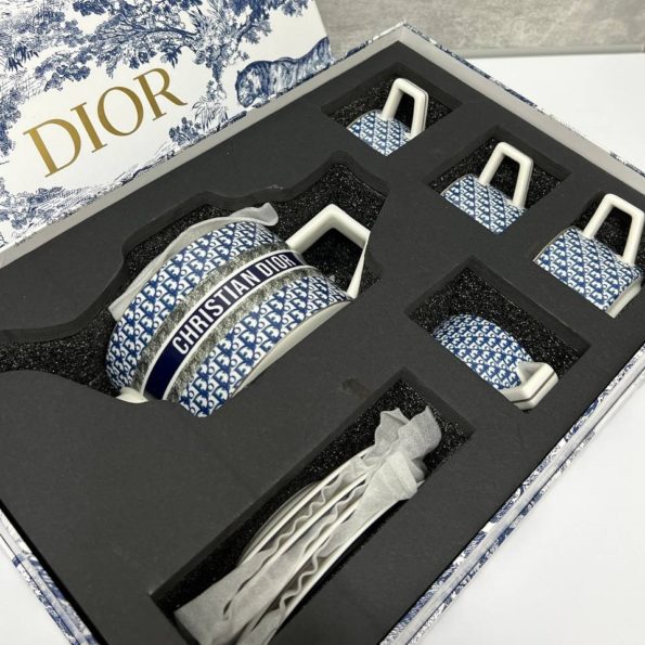 Чайный сервиз Dior (твердый фарфор).