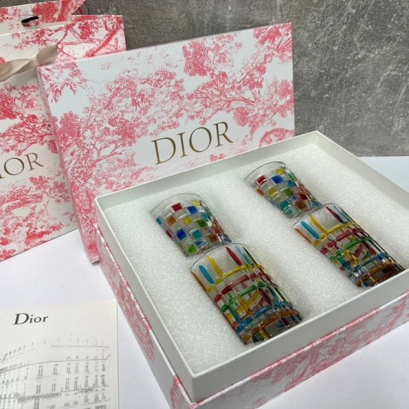 Набор стаканов Dior стекло цветное.