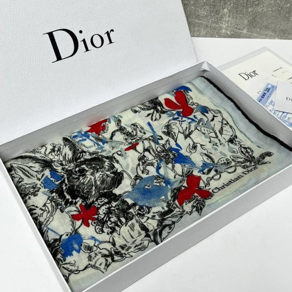 Платок Dior.