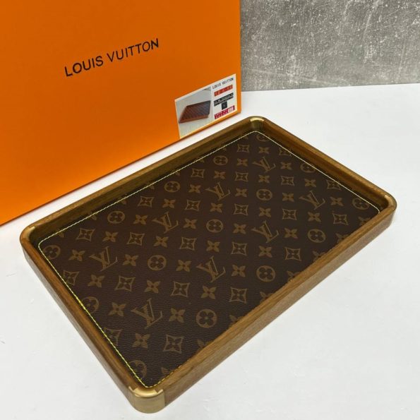 Поднос Louis Vuitton коричневый.