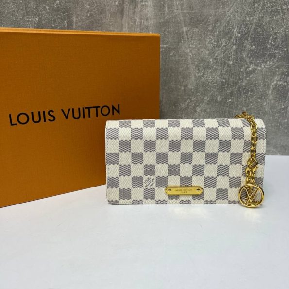 Сумка Кросс боди Louis Vuitton бело серая.